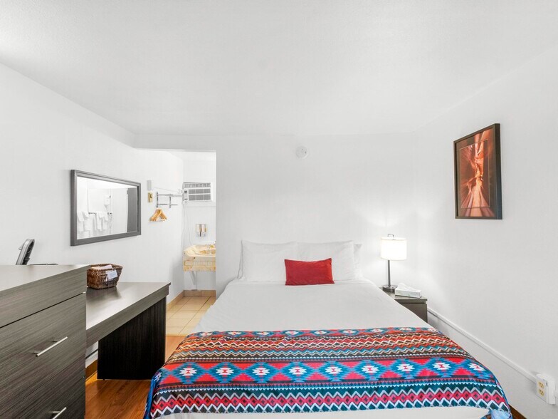 More Photos Of 475 W Main St, Escalante Hotel For Sale