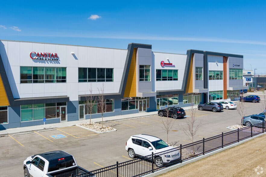 More Photos Of 11127 15th St NE, Calgary Flex For Sale