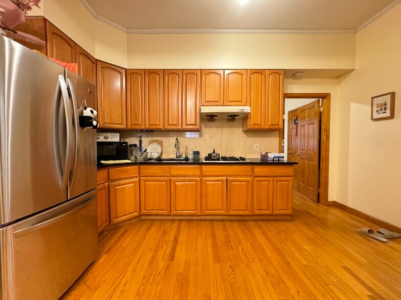 More Photos Of 18-24 College Point Blvd, Flushing Storefront Retail Residential For Sale