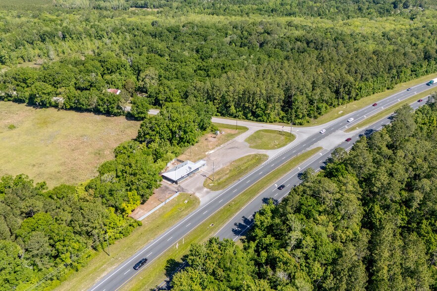 More Photos Of 19510 NE US Hwy 301, Waldo Storefront Retail Office For Sale