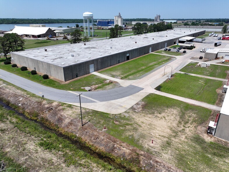 More Photos Of 4104 Emmett Sanders Rd, Pine Bluff Distribution For Sale
