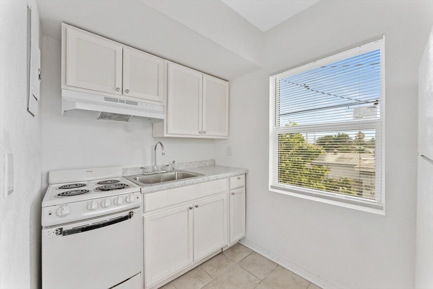 More Photos Of 526 NW 12th Ave, Boynton Beach Apartments For Sale