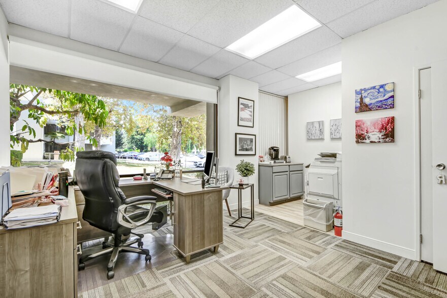 More Photos Of 21243 Ventura Blvd, Woodland Hills Unknown For Lease