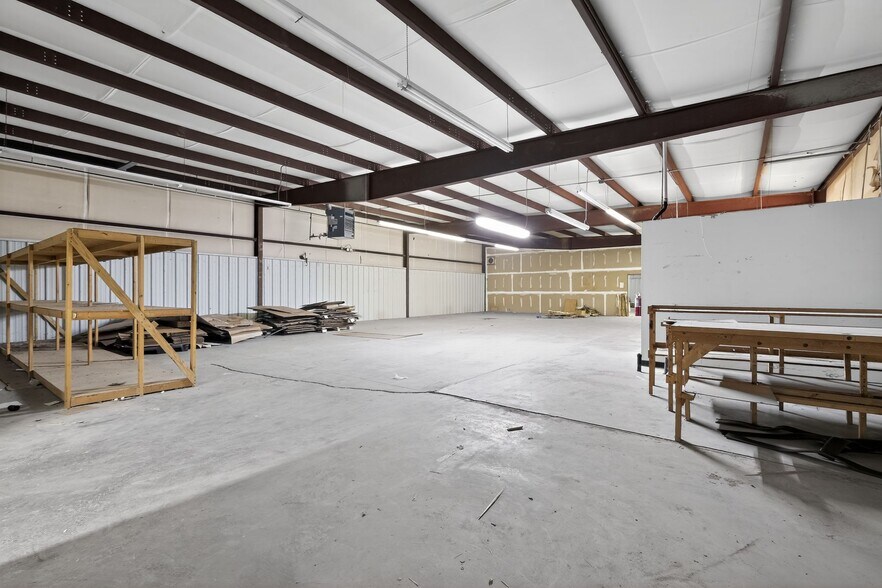More Photos Of 1101 Roberts Ln, High Point Warehouse For Lease