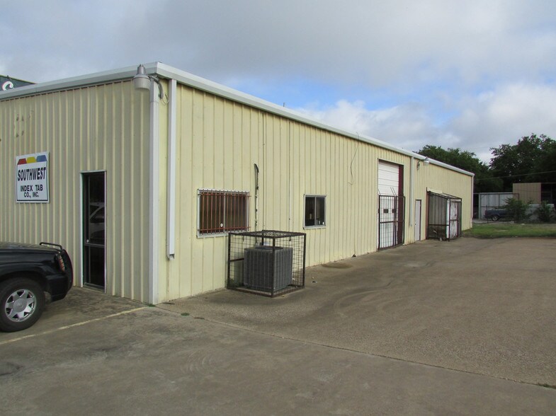 More Photos Of 223 W Danieldale Rd, Dallas Light Distribution For Sale