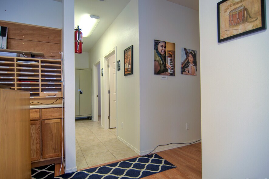 More Photos Of 1900 Belmont Loop, Woodland Storefront Retail Office For Lease