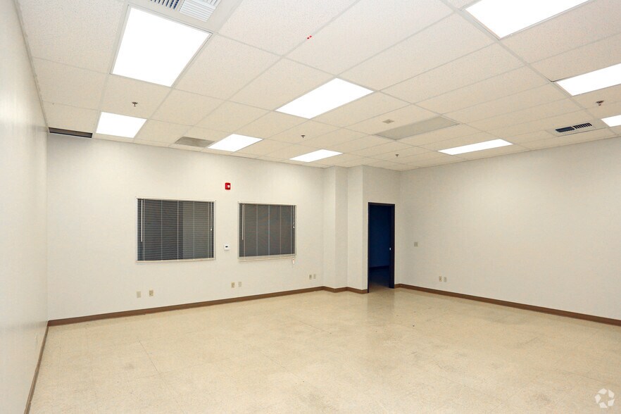 More Photos Of 1901 Chester Ave, Bakersfield Office For Sale