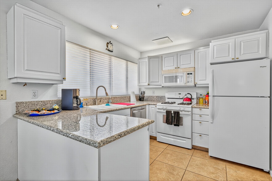 More Photos Of 67590 Jones Rd, Cathedral City Hotel For Sale