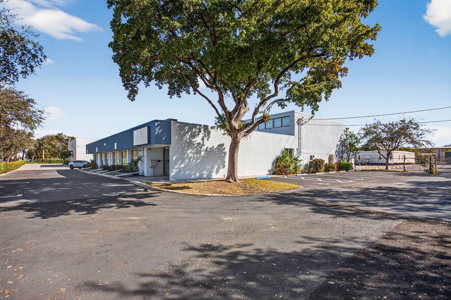 More Photos Of 1500 N Powerline Rd, Pompano Beach Warehouse For Lease