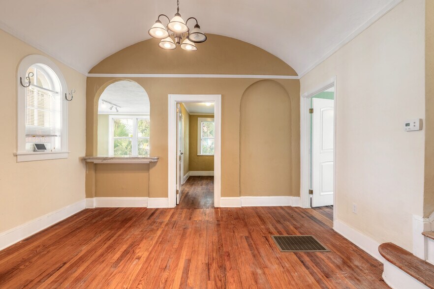 More Photos Of 519 S Ridgewood Ave, Daytona Beach Office For Sale
