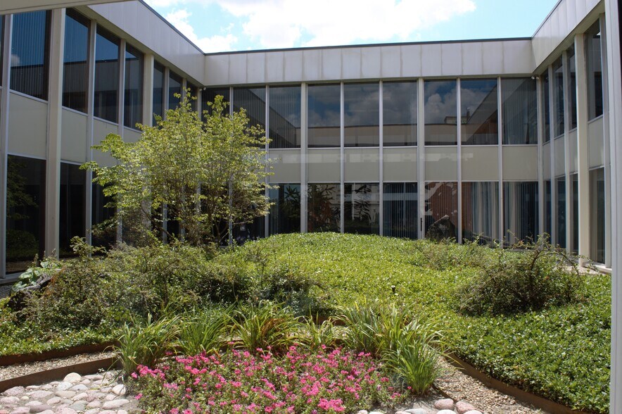 More Photos Of 5105 Tollview Dr, Rolling Meadows Office For Lease