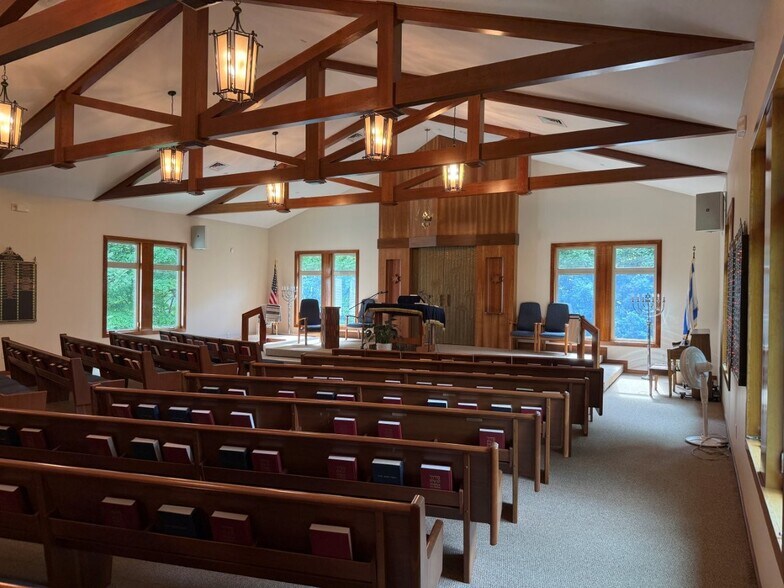 More Photos Of 115 Huntingtown Rd, Newtown Schools For Sale