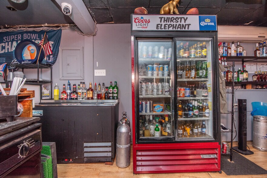 More Photos Of 932 Wyoming Ave, Scranton Bar For Sale