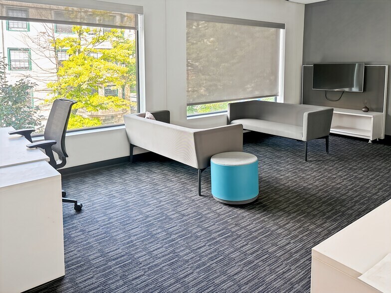 More Photos Of 5113 S Harper Ave, Chicago Coworking Space