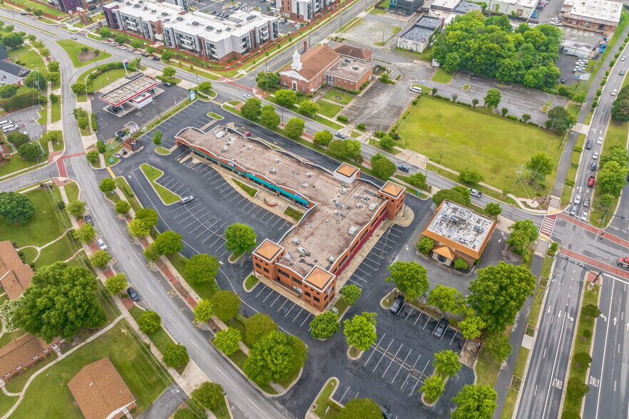 More Photos Of 709 E Market St, Greensboro Unknown For Lease