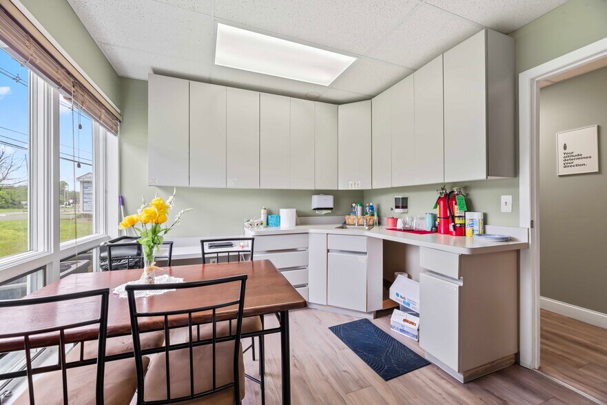 More Photos Of 1594-1600 US Highway 130, North Brunswick Medical For Lease