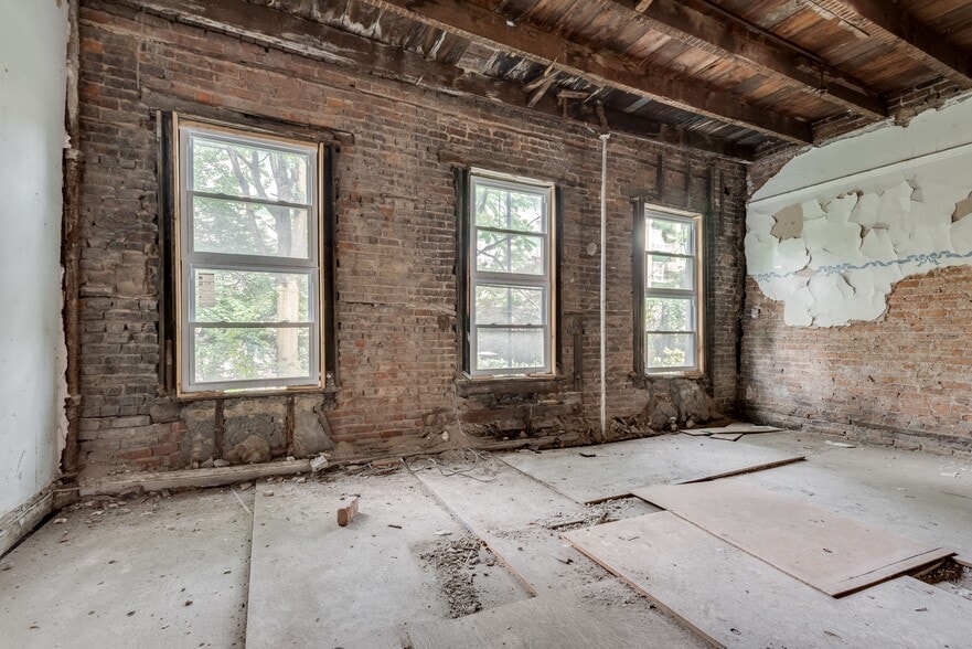 More Photos Of 122 Hoyt St, Brooklyn Multifamily For Sale