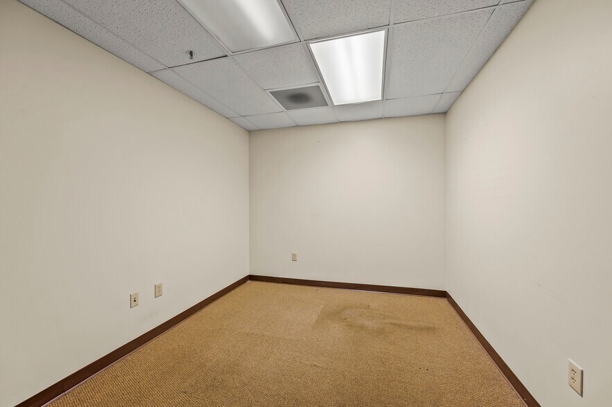 More Photos Of 3655 Reed St, Winston-Salem Warehouse For Lease