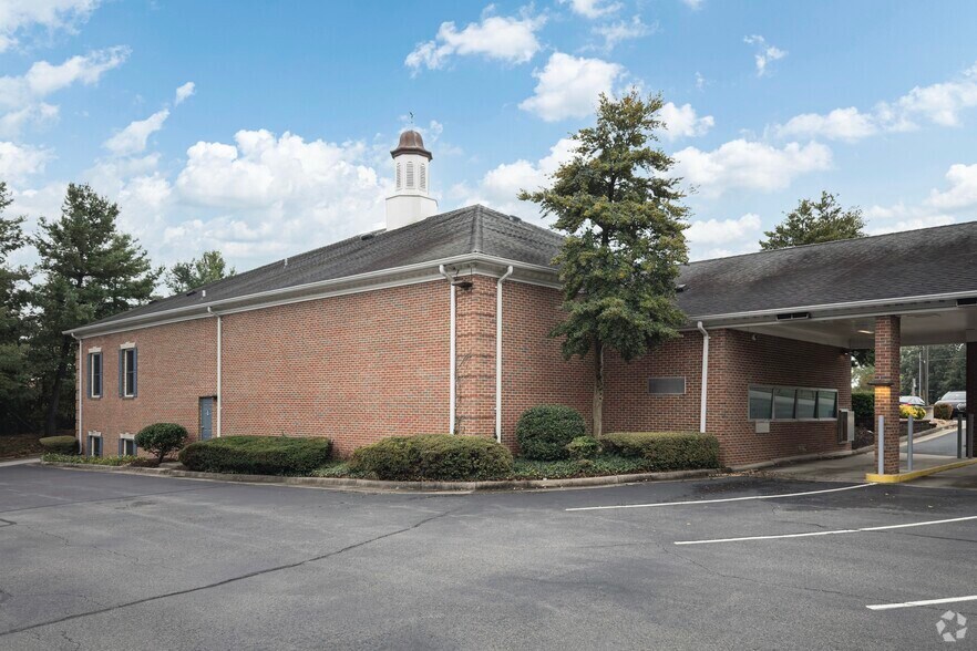 More Photos Of 1701 Financial Loop, Woodbridge Bank For Lease