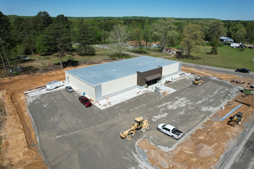 More Photos Of 16453 Vimy Ridge Rd, Alexander Storefront For Sale