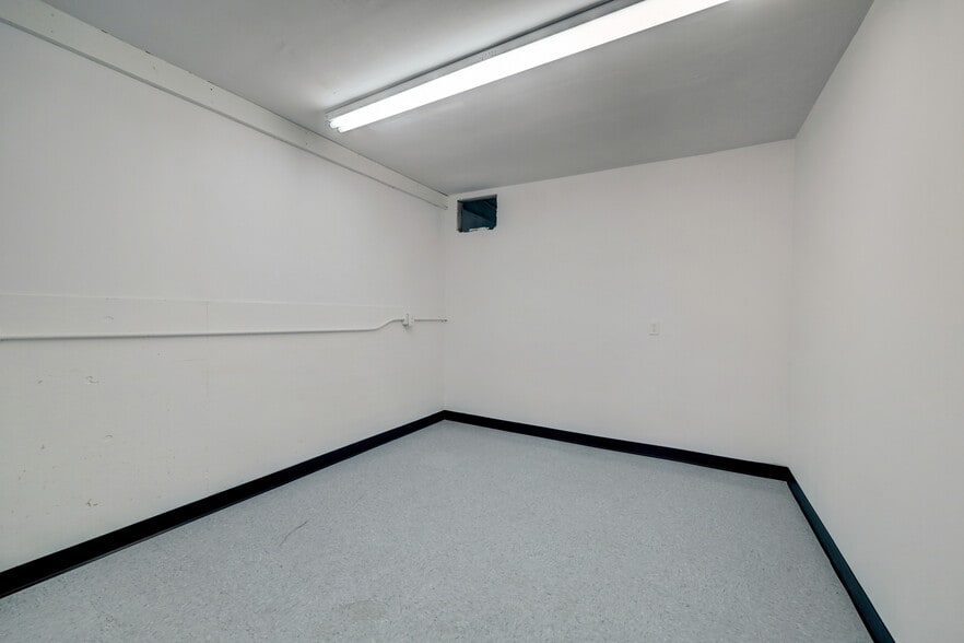 More Photos Of 10207 Market St, Houston Warehouse For Lease