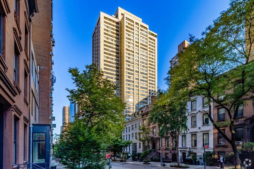 More Photos Of 560-576 Third Ave, New York Apartments For Lease