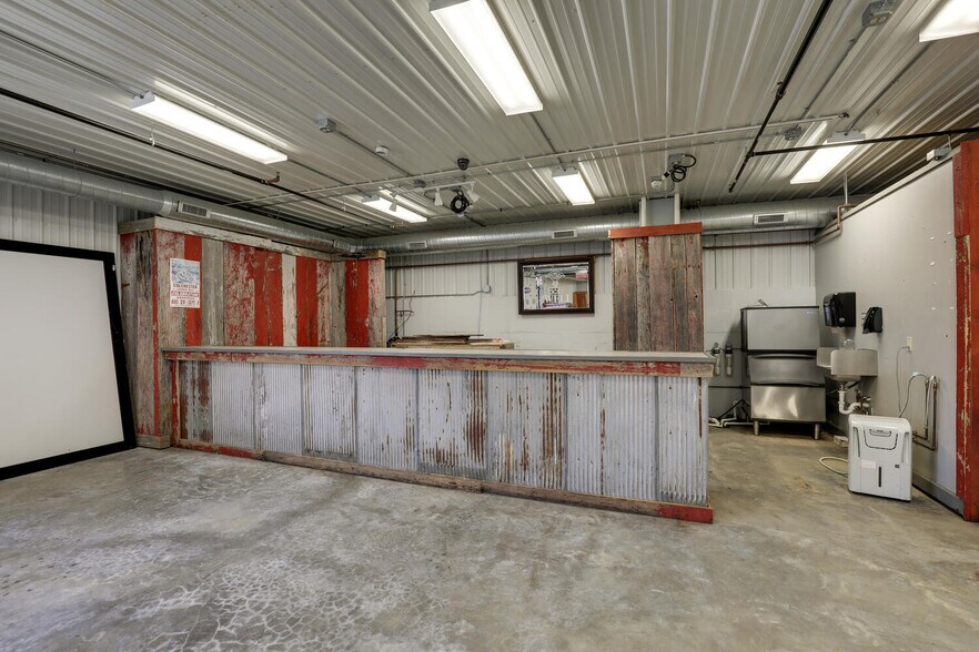 More Photos Of 711 S Front St, Quincy Industrial For Lease
