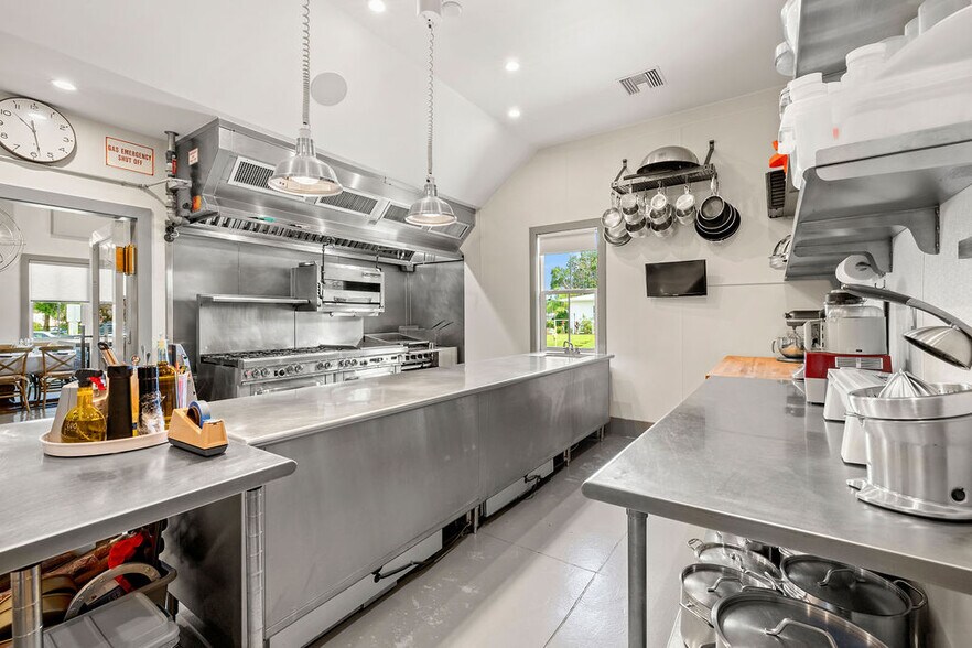 More Photos Of 1766 14th Ave, Vero Beach Restaurant For Sale