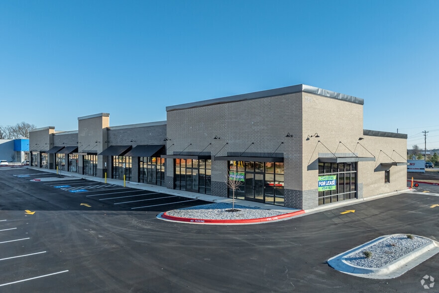 More Photos Of 184 South Maestri Road, Tontitown General Retail For Lease