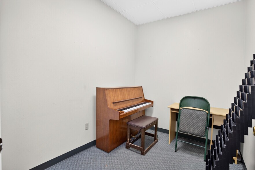 More Photos Of 1319 S John Redditt Dr, Lufkin Office For Sale