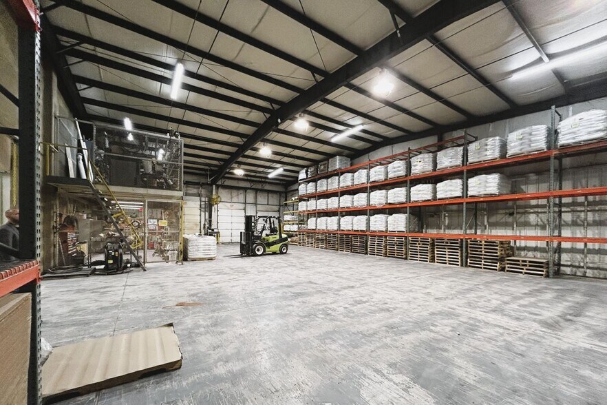 More Photos Of 1916 Gallagher Dr, Sherman Warehouse For Sale