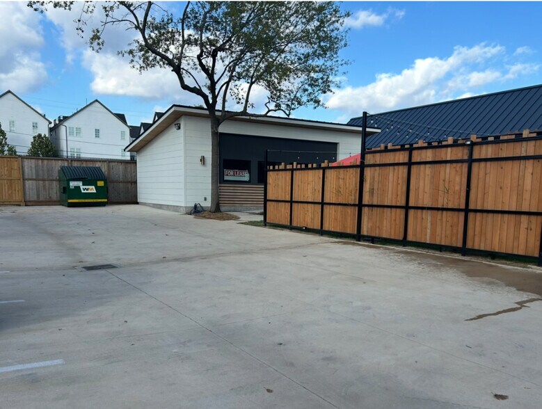 More Photos Of 2214 W 34th St, Houston General Retail For Lease