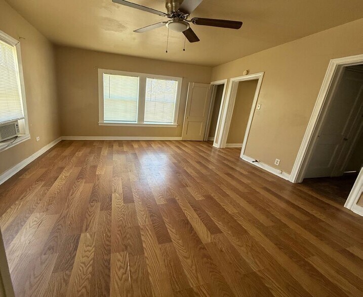 More Photos Of 2502 White Oak Dr, Houston Apartments For Sale
