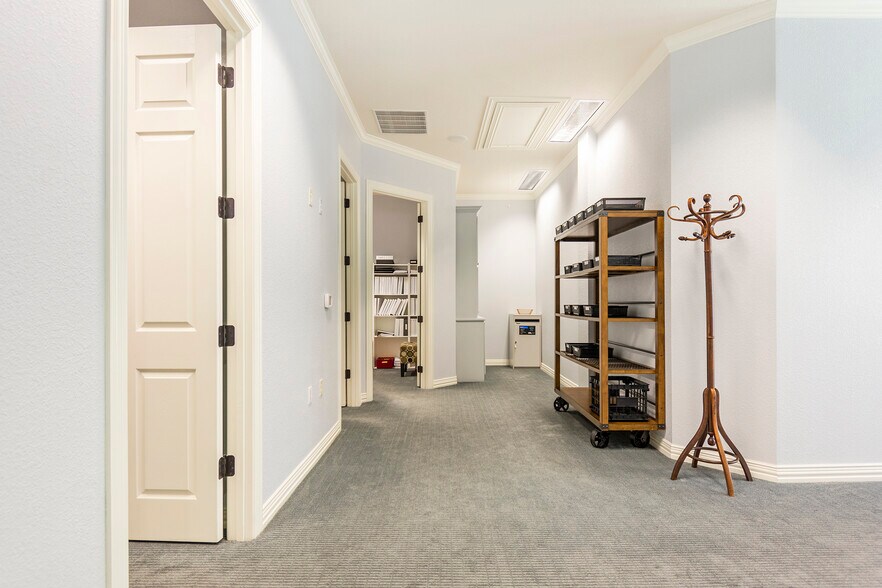 More Photos Of 7633 Bellaire Dr S, Fort Worth Medical For Sale