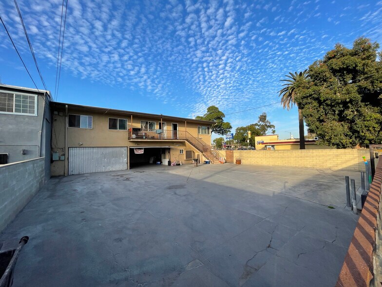 More Photos Of 800 W Willow St, Long Beach Storefront For Lease