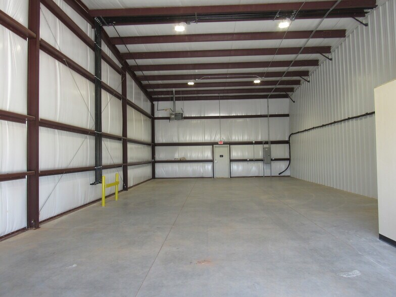 More Photos Of 4415 SW 29th St, Oklahoma City Warehouse For Lease