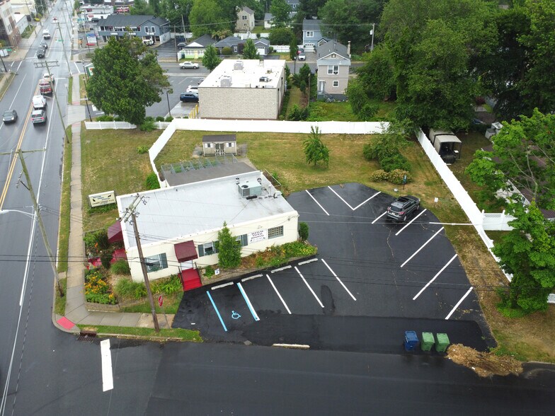 More Photos Of 317 Highway 35 N, Neptune City Veterinarian Kennel For Sale