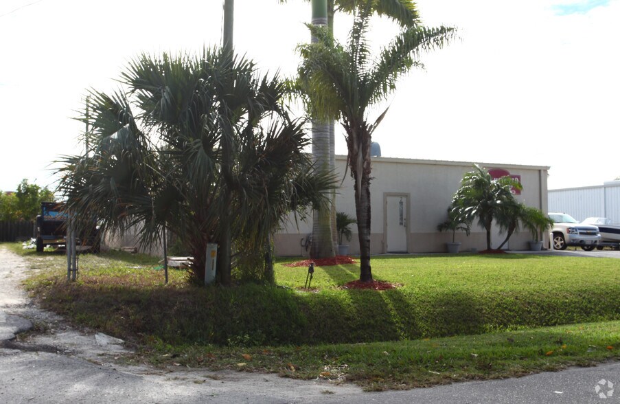 More Photos Of 2190 Corporation Blvd, Naples Service For Lease