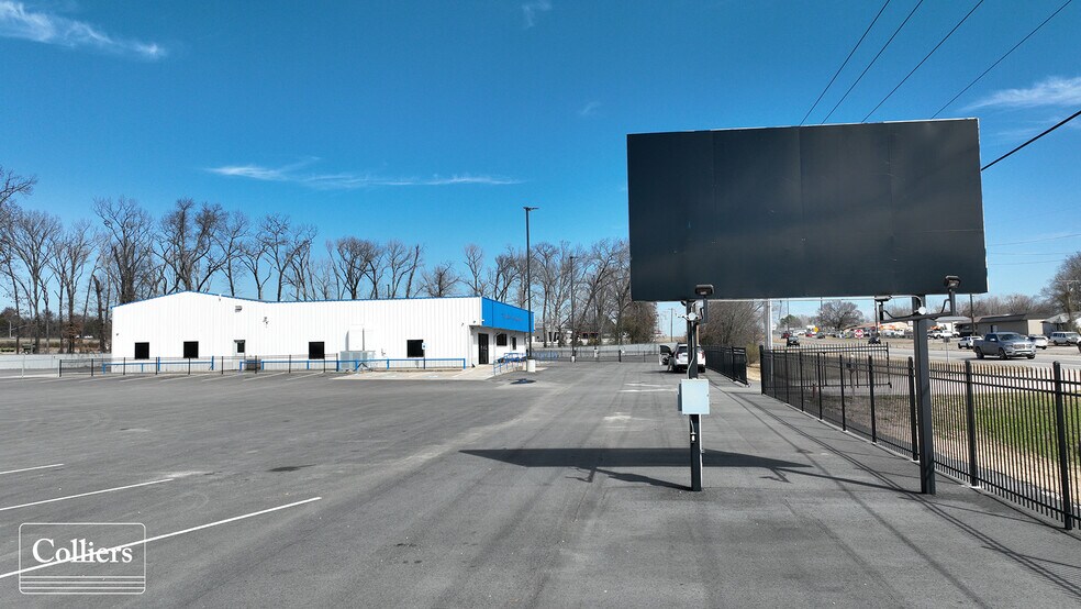 More Photos Of 5601 Alma Hwy, Van Buren Showroom For Lease