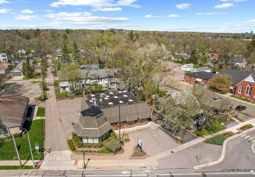 More Photos Of 33604 Grand River Ave, Farmington Office For Sale