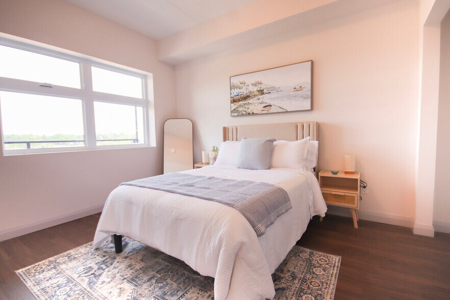 More Photos Of 16 Queen St W, Cambridge Apartments For Lease