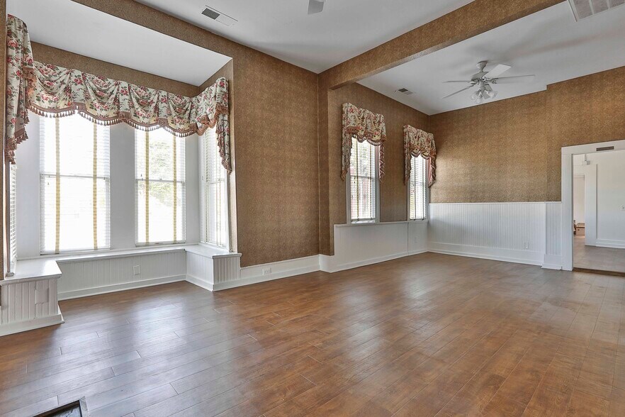 More Photos Of 8 Savannah St, Newnan Office For Lease