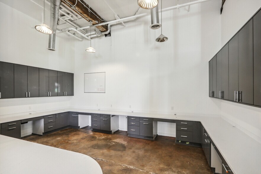 More Photos Of 887 W Marietta St NW, Atlanta Loft Creative Space For Lease