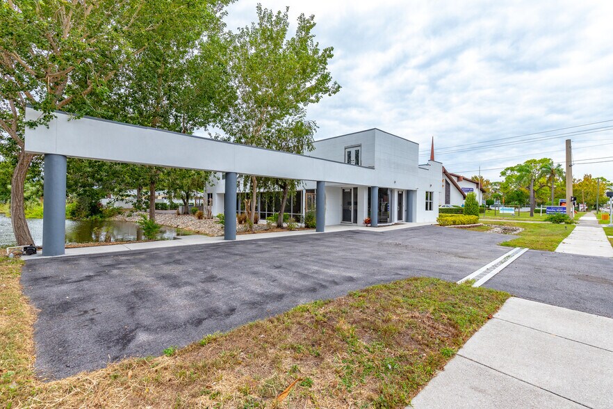 More Photos Of 3800 26th St W, Bradenton Medical For Sale