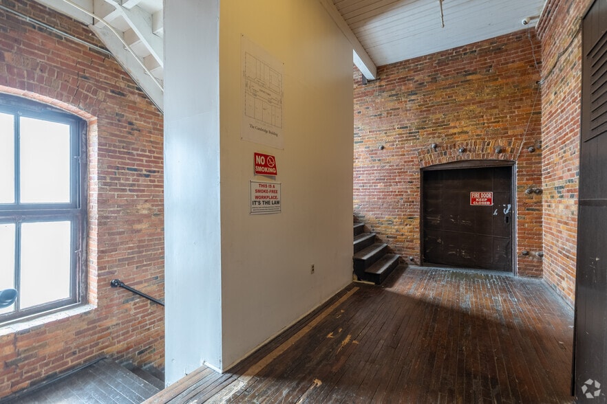 More Photos Of 208 S Pulaski St, Baltimore Light Manufacturing For Sale