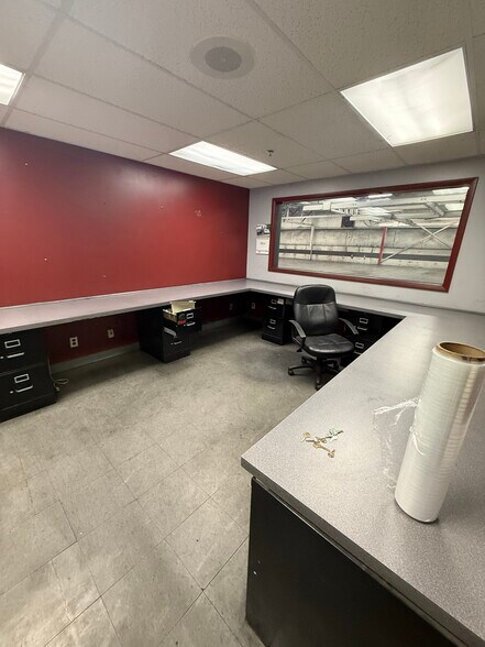 More Photos Of 2505 Thornwood St SW, Wyoming Manufacturing For Sale