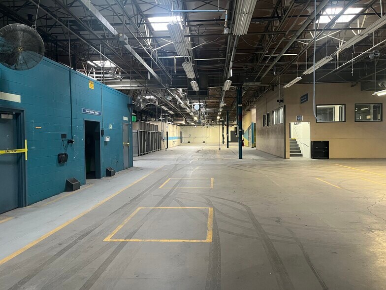 More Photos Of 4200 W Harry St, Wichita Warehouse For Lease