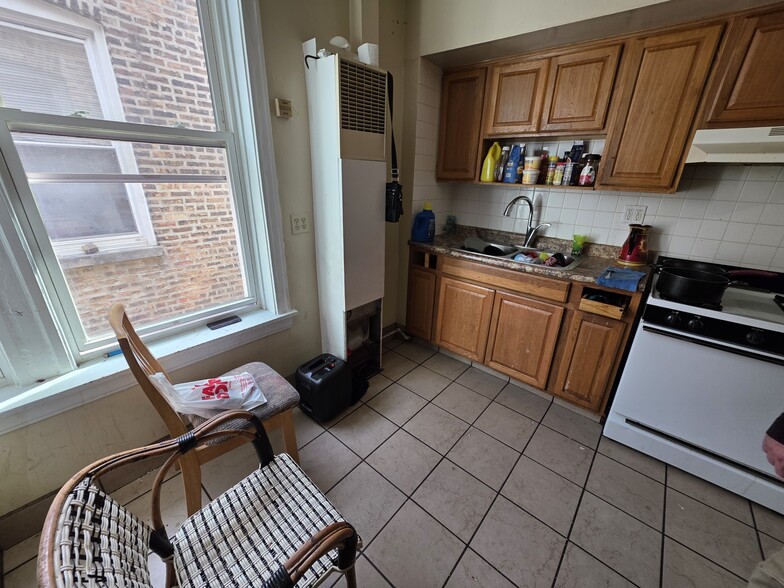 More Photos Of 3742 W Montrose Ave, Chicago Apartments For Sale