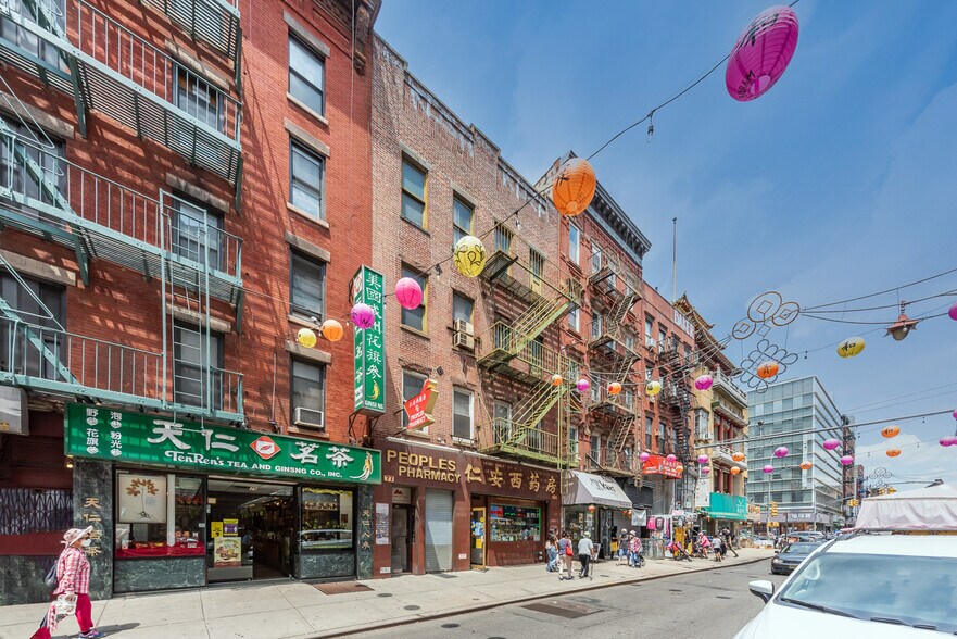 More Photos Of 77 Mott St, New York Storefront Retail Office For Lease