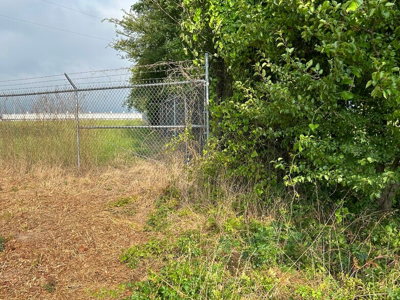 More Photos Of South US Hwy 79/84, Palestine Land For Sale